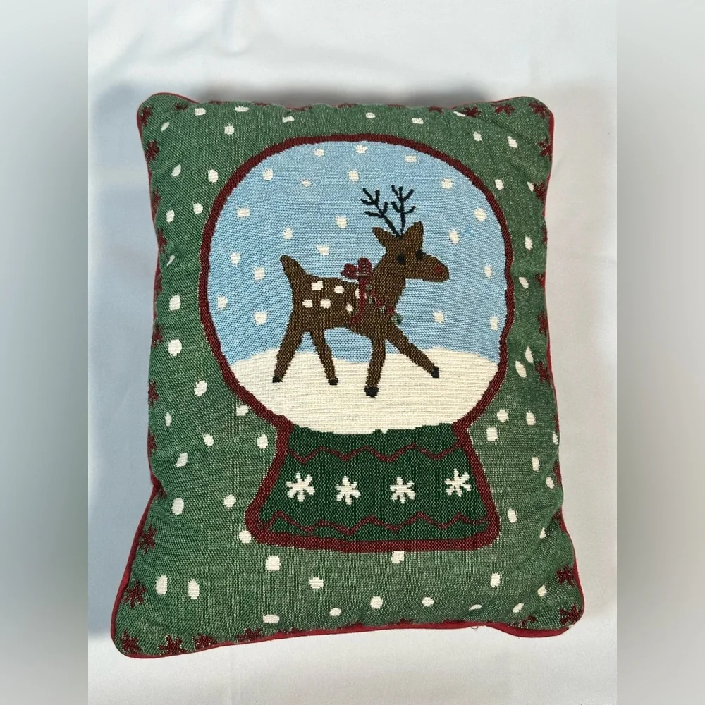 VTG Christmas Tapestry Throw Pillows Set Santa & Reindeer Snow Globe Decor 15x12